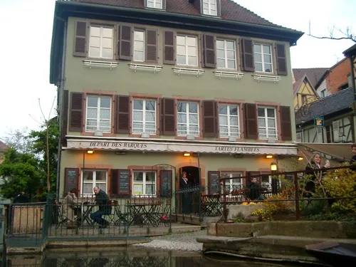 La maison de la Krutenau au bord de la Lauch, avec son auvent « Départ des barques »